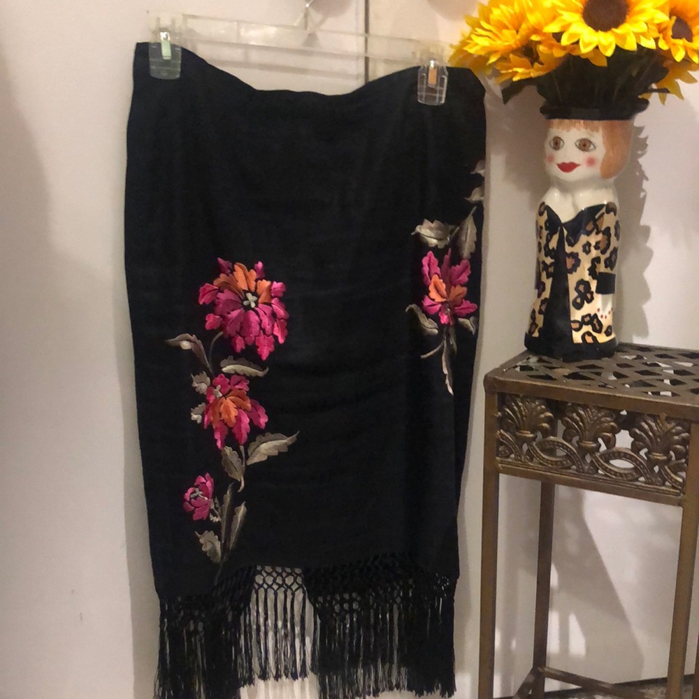 Vintage Karen Kane black linen skirt embroidery, macrame fringe bottom